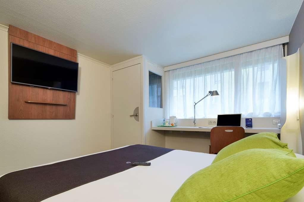 Kyriad Sedan Quarto foto