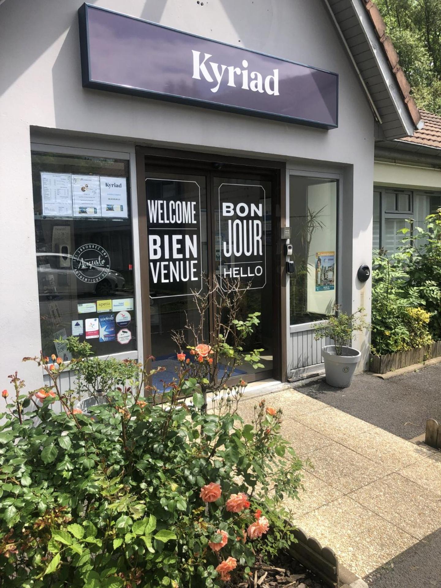 Kyriad Sedan Exterior foto
